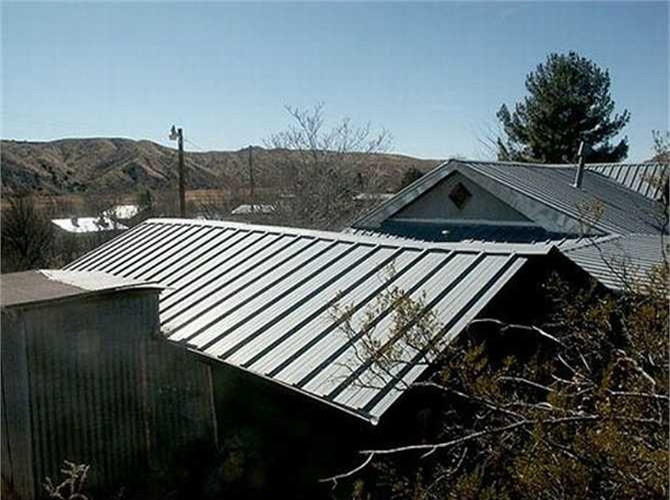 ##sc### 9. Nhà ma ám ở Ghost Town, New Mexico, Mỹ: Josh Bond, chủ sở hữu của một ngôi nhà ở trung tâm thị trấn ma, Cuchillo, New Mexico, Mỹ phải bán tống bán tháo khối tài sản của mình bởi nhiều ngày mất ăn mất ngủ vì bị ma ám.