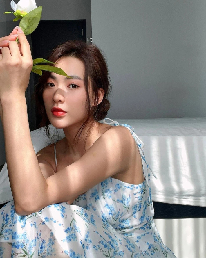 Là gương mặt quen thuộc qua màn ảnh nhỏ, song diễn xuất của Minh Trang dừng ở mức tròn vai, chưa để lại dấu ấn sâu đậm cho người xem. Nữ diễn viên từng chia sẻ bản thân yêu thích mẫu nhân vật có chiều sâu tâm lý. Tuy nhiên, cô vẫn sẵn sàng hóa thân cho các vai diễn nhiều màu sắc. Ngoài ra, cô cũng từng góp mặt trong MV của Noo Phước Thịnh, Min.