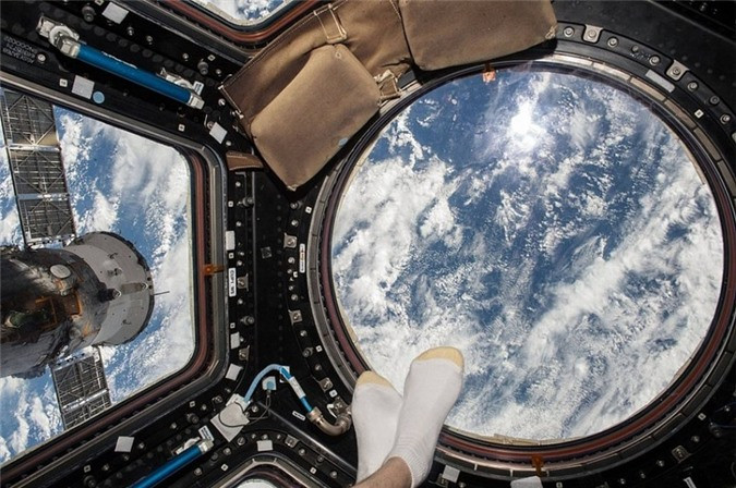 Nhà du hành vũ trụ khoe cách chụp chân trên biển từ trạm vũ trụ quốc tế ISS.