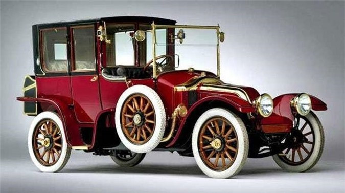 Chiếc xe Renault Type CB Coupe De Ville 1912 do hành khách vé hạng nhất William Carter trên chuyến tàu Titanic sở hữu là một trong những báu vật vô giá từng chìm sâu dưới đại dương sau khi con tàu huyền thoại này bị chìm.