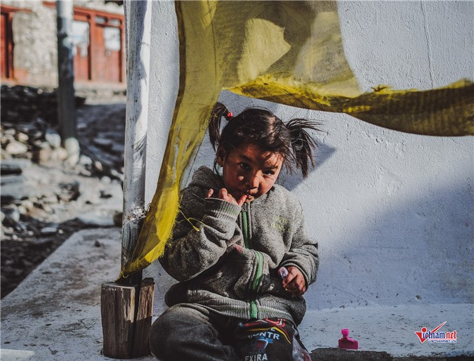 Bé gái ở Kagbeni - Lower Mustang.
