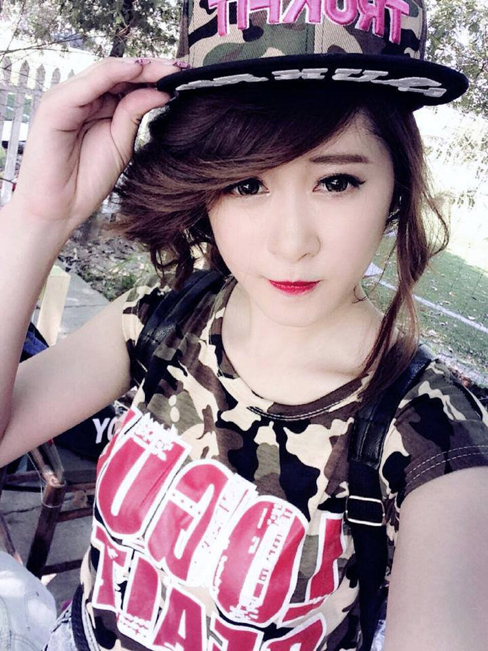 Không chỉ các sao Việt, các bạn trẻ cũng "mê mẩn" chiếc mũ cá tính này.