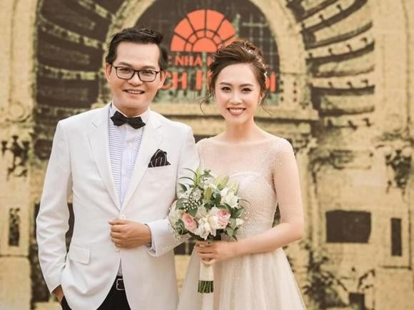 NSND Trung Hiếu sinh năm 1973 tại Thái Bình. Nổi tiếng học giỏi từ bé, anh từng đỗ cùng lúc 4 trường Đại học nhưng lại chọn Sân khấu điện ảnh để theo đuổi đam mê làm nghệ thuật. Anh được yêu mến qua nhiều thể loại, từ chính kịch, bi kịch đến hài kịch. Với tài năng diễn xuất chuyên nghiệp cùng sự tận tụy cống hiến, năm 2015, anh được phong danh hiệu Nghệ sĩ nhân dân (NSND), năm 2017, đảm nhận vị trí Giám đốc Nhà hát Kịch Hà Nội.