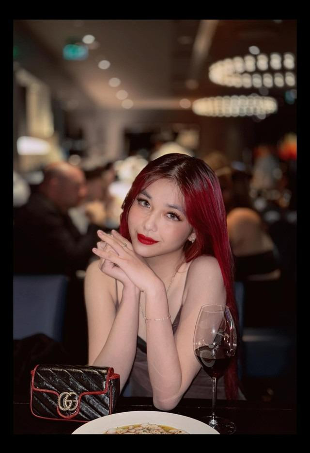 ô cho biết, ở ngoài đời nhiều người nhầm cô với... gái Thái, dù cô không thực hiện bất cứ chỉnh sửa thẩm mỹ nào trên gương mặt.