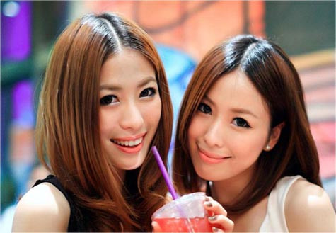 Hai chị em có ngoại hình chuẩn và khuôn mặt xinh đẹp.