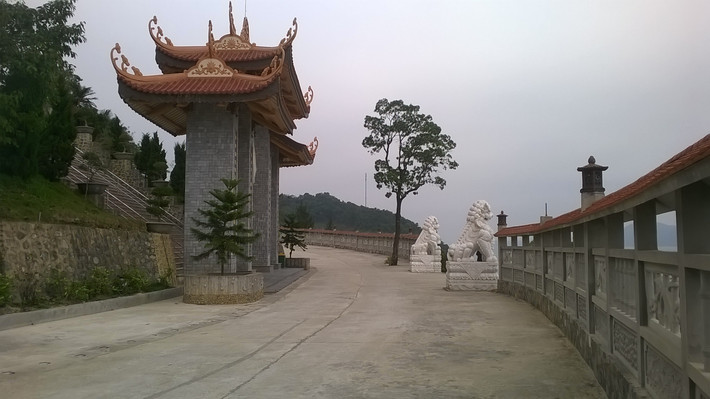 Họ mong muốn việc di rời được tiến hành để trả lại không gian yên bình, linh thiêng, trong lành và thuần khiết vốn có của di tích chùa Cái Bầu.