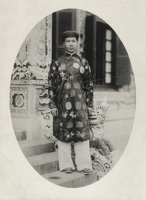 Phải đến ngày 8/9/1932, Vua Bảo Đại mới hồi loan chính thức trị vì đất nước. Tháng 8/1945, Vua Bảo Đại trao lại ấn kiếm cho đại diện Chính phủ cách mạng dưới sự lãnh đạo của Chủ tịch Hồ Chí Minh, chấm dứt vĩnh viễn chế độ quân chủ tại Việt Nam. Do đó, Vua Bảo Đại thực sự trị vì đất nước trong 13 năm.
