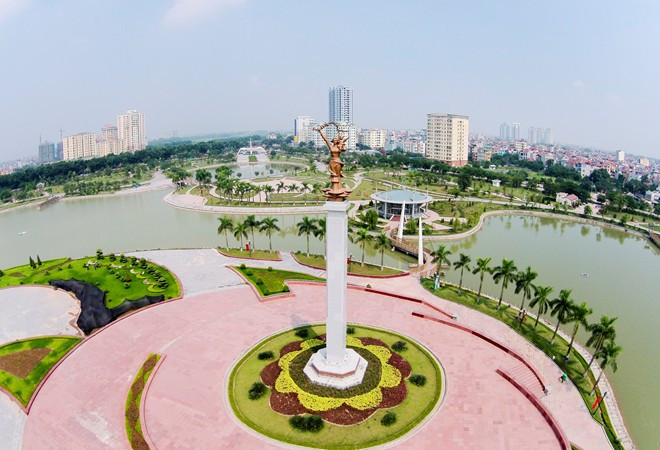 Biểu tượng của thành phố Hà Nội được vinh danh Vì hòa bình, tượng Hòa Bình cao 7,2 m, đế cao 22,8 m.