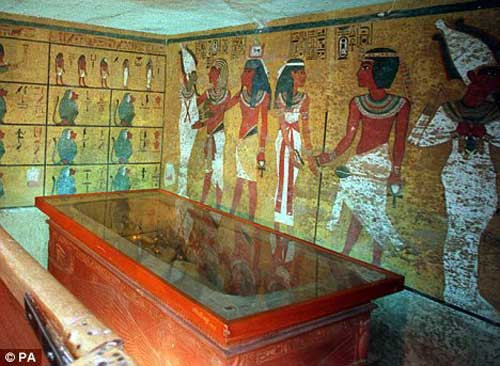 Các pharaoh cho người xây dựng lăng mộ hoành tráng của bản thân để có cuộc sống vương giả ở kiếp sau.