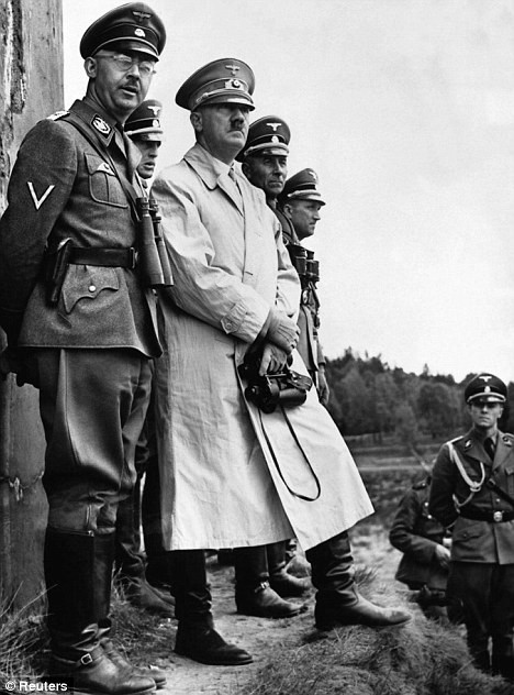 Hitler không cho phép bất cứ ai nhìn thấy cơ thể ông khi tắm hoặc không mặc quần áo, nude 100%.