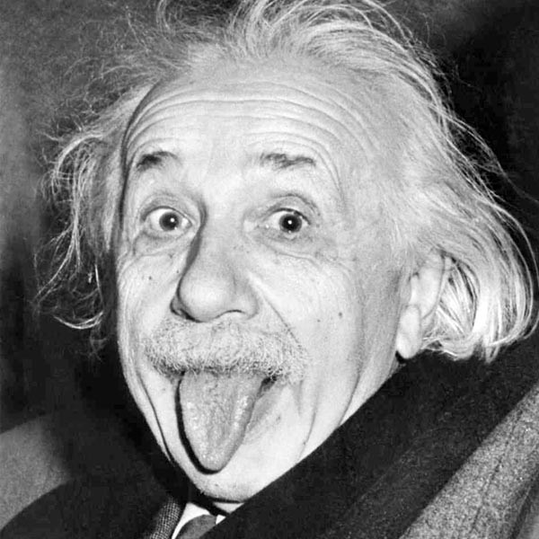 Khi còn nhỏ, Einstein được cho là chậm nói. Một số người cho biết thiên tài này chỉ bắt đầu nói khi lên 4 tuổi. Thậm chí, nhà kinh tế học Thomas Sowell còn đưa ra thuật ngữ "hội chứng Einstein" để mô tả những người thông minh hay có tài năng đặc biệt nhưng chậm nói lúc còn nhỏ.