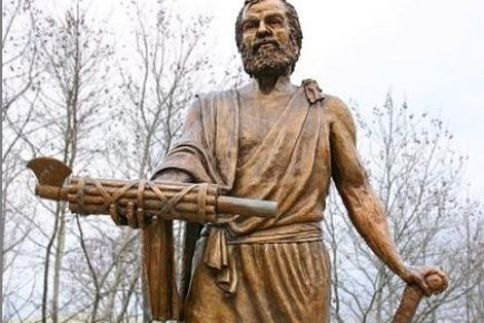 Nhận được lệnh, Cincinnatus ngay lập tức chỉ huy quân đội La Mã tấn công kẻ địch và giành thắng lợi. Sau khi giải cứu thành Rome khỏi cơn nguy khốn, Cincinnatus đã quay trở lại trang trại của mình và sinh sống giản dị.