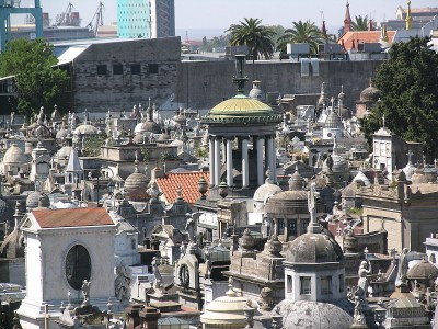 Từ đó, họ sẽ thu những khoản tiền nộp phạt để mua thêm đất xây dựng nghĩa trang mới. Tại một số nơi, nghĩa trang đã kín chỗ, không còn chỗ trống để chôn cất người mới. Thực trạng này khiến người ta buộc phải an táng người mới chết ở dọc đường.