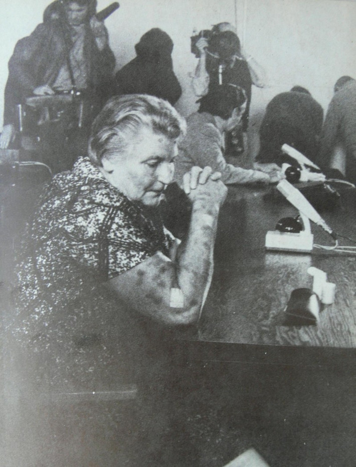 Năm 1975, ả bị kết tội tham gia vào quá trình giết hại tù nhân ở các trại tập trung. Một trong những tù nhân may mắn sống sót khai rằng nữ đồ tể Hildegard vô cùng độc ác. Ả đánh tù nhân cho đến khi nhìn thấy máu. Ả cũng bị cáo buộc thả chó để tấn công tù nhân. Do đó, Hildegard bị kết án thêm 12 năm tù giam.