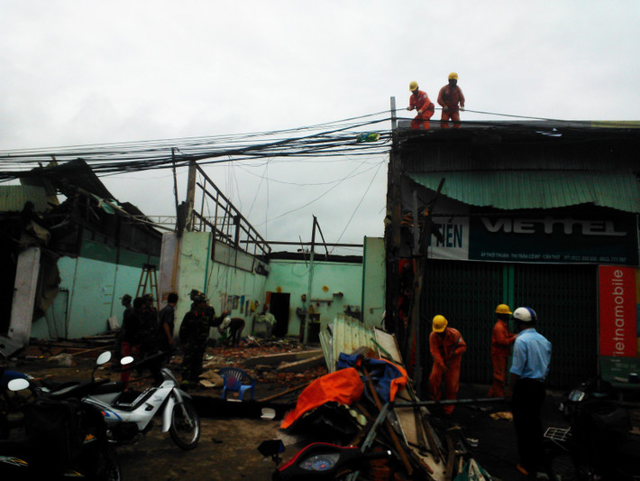 Phục hồi lại hệ thống điện, viễn thông.