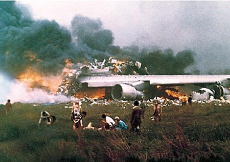 Một vụ tai nạn máy bay khác liên quan đến con số 7 xảy ra vào ngày 12/11/1996. Khi đó, một máy bay chở hàng Ilyushin IL-76 đi từ Kazakhstan đâm vào một chiếc Boeing 747 của Ả-rập Xê-út trên không trung tại khu vực gần Delhi, Ấn Độ.