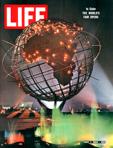 Hình ảnh thế giới lung linh sắc màu trên trang bìa tạp chí LIFE số ra ngày 1/5/1964.