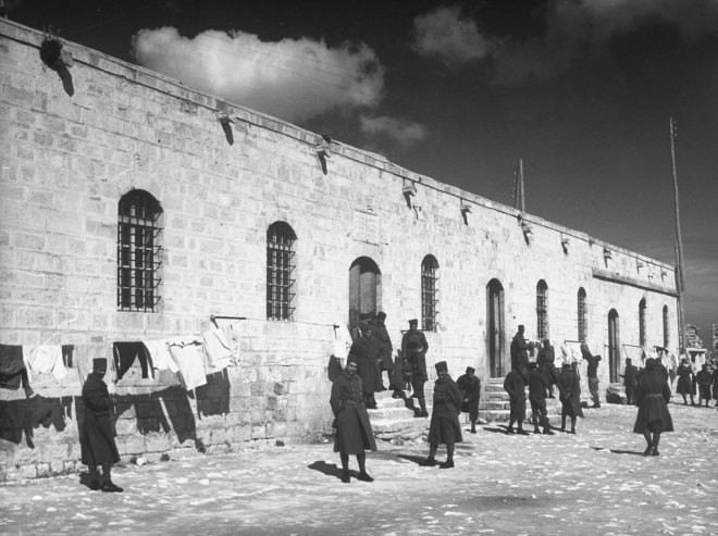 Ảnh chụp đơn vị đồn trú Pháp tại Aleppo, Syria năm 1940.