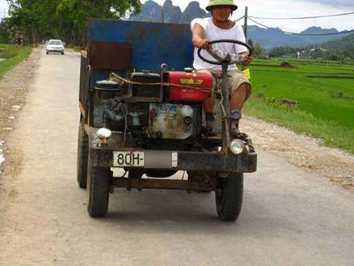 Siêu xe "mui trần" biển số "tự cấp"?