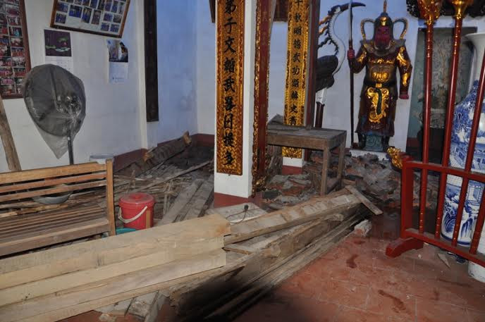 Chủ tịch xã Đức Thượng, Trần Trung Dũng xác nhận, một nhóm bộ phận trong ban khánh tiết đã thống nhất với nhau dỡ mái đình bán gỗ sưa với mục đích để tu sửa đình nhưng chưa được sự đồng ý của người dân. Hiện lực lượng công an xã đã làm việc với những người liên quan. 4 thanh gỗ sưa trong đình Cự Quán đã bị bán mất cho một người khác, công an xã đang điều tra truy tìm.