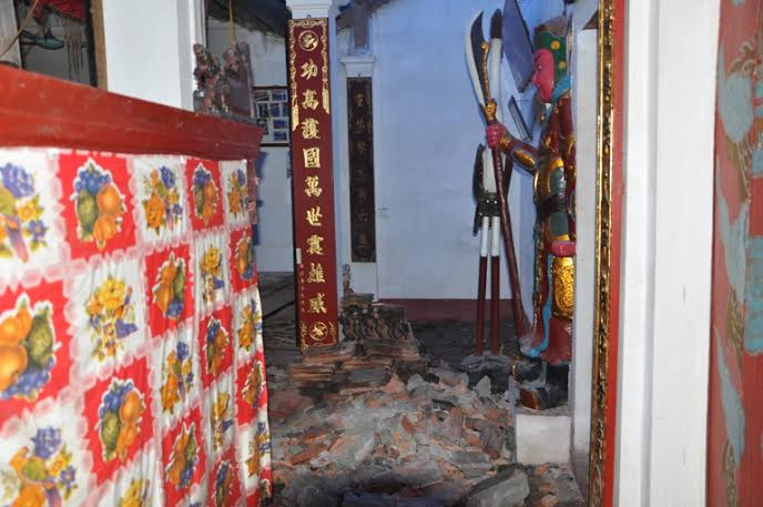 Ông Nguyễn Xuân Phong, hội viên hội người cao tuổi cho biết: "Tại buổi họp dân, chúng tôi có mời nhóm người tổ chức bán gỗ sưa đến họp nhưng chỉ có ông Nguyễn Phú Lực, trưởng thôn và ông Nguyễn Phú Ngà đến họp và chúng tôi được biết bốn thanh gỗ sưa được bán cho Ni sư Thích nữ Diệu Bản".