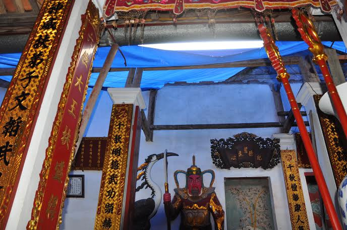 Không chỉ vi phạm pháp luật mà việc làm dỡ mái đình để bán gỗ sưa còn ảnh hưởng nghiêm trọng tới cảnh quan ngôi đình có nhiều giá trị lịch sử.