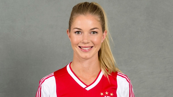 Anouk Hoogendijk sinh năm 1985, là một nữ cầu thủ người Hà Lan.