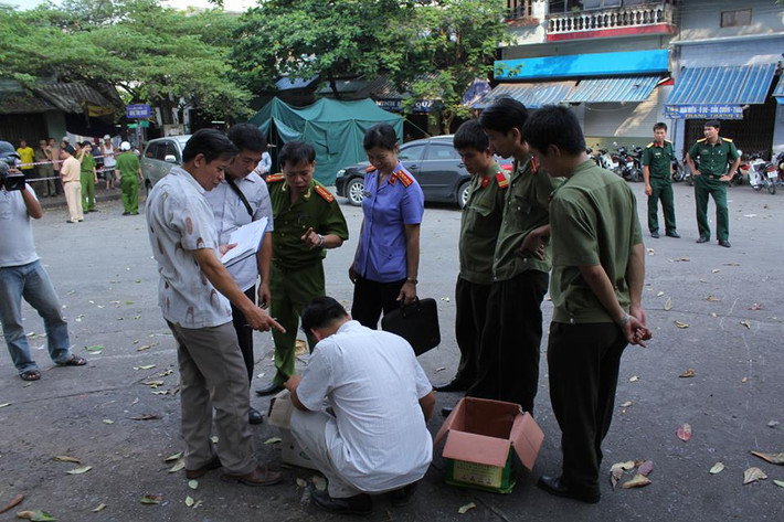 Kết quả đã thu được một số bình cứu hỏa mini để điều tra, ngoài ra theo lực lượng chức năng, trên tầng 3 tòa nhà vẫn còn chục gian hàng chưa bị lửa xâm lấn.