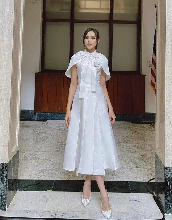 br/> Thùy Tiên và Kim Duyên đều đã kết thúc hành trình chinh chiến trên đấu trường nhan sắc quốc tế với những thành tích vang dội. Thùy Tiên xuất sắc đăng quang hoa hậu Miss Grand còn Kim Duyên đạt Top 16 Miss Universe. Chỉ còn lại cô em út Đỗ Thị Hà đang gần bước vào đêm chung kết Miss World dự kiến diễn ra sáng 17/12 (theo giờ Việt Nam) tại Puerto Rico.