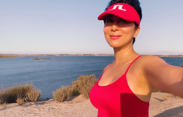 Để duy trì sắc vóc tươi trẻ, Kỳ Duyên chọn cách ăn chay, tập yoga và thiền định.