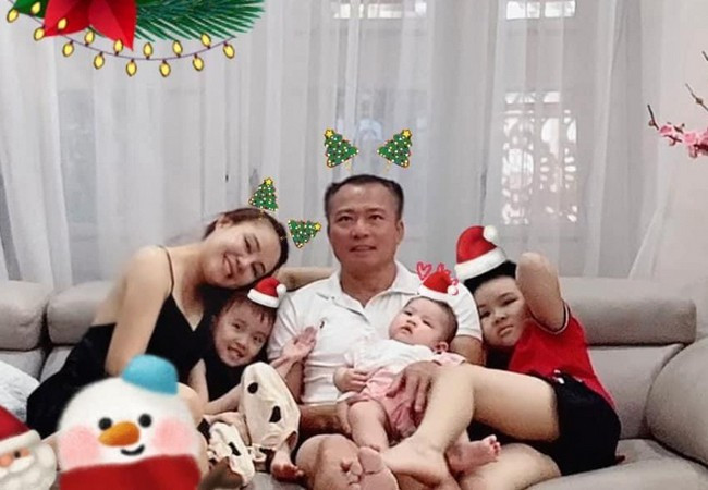 Vy Oanh đăng ảnh rạng rỡ bên ông xã và ba con.