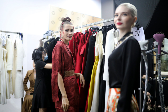 Người mẫu ngoại quốc được ưa chuộng và sử dụng nhiều tại Vietnam International Fashion Week 2021.
