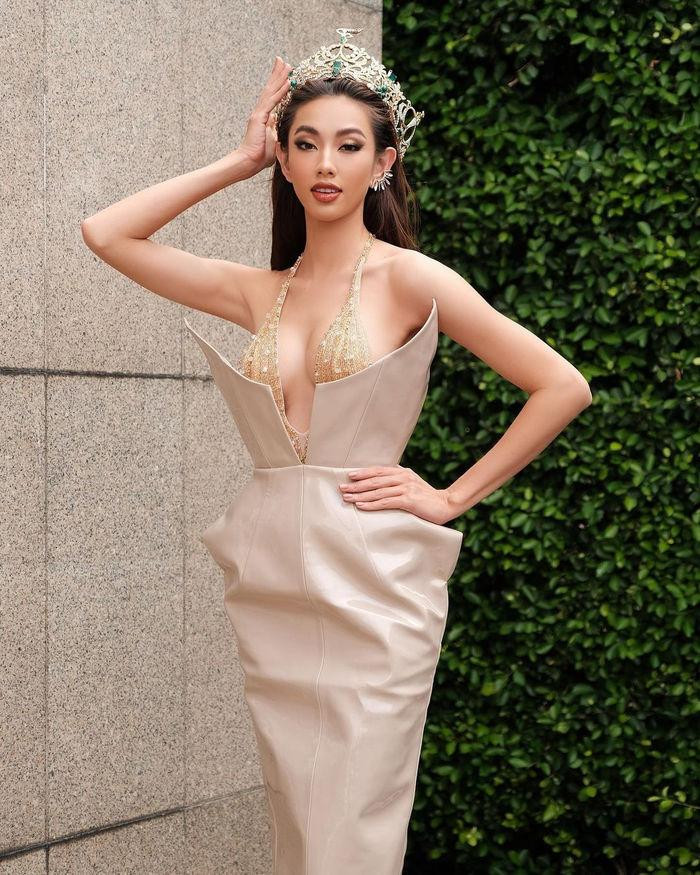 ược biết, hiện tại các nhà thiết kế nên tức tốc làm thêm đồ để gửi sang Thái Lan cho Thùy Tiên.