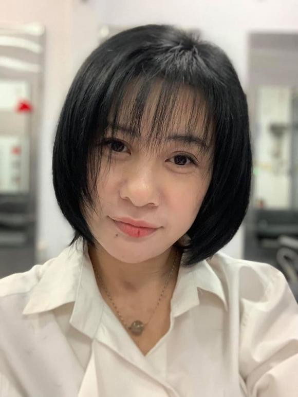 Nữ diễn viên trung thành với tóc ngắn, mái mưa, uốn cụp ''ăm gian" cả chục tuổi.