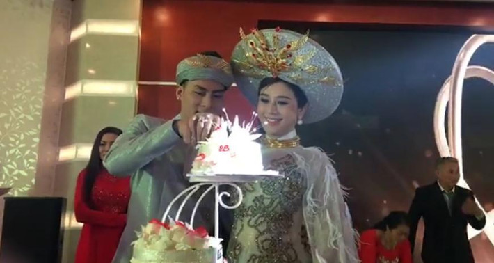 Giây phút hạnh phúc của vợ chồng Lâm Khánh Chi.