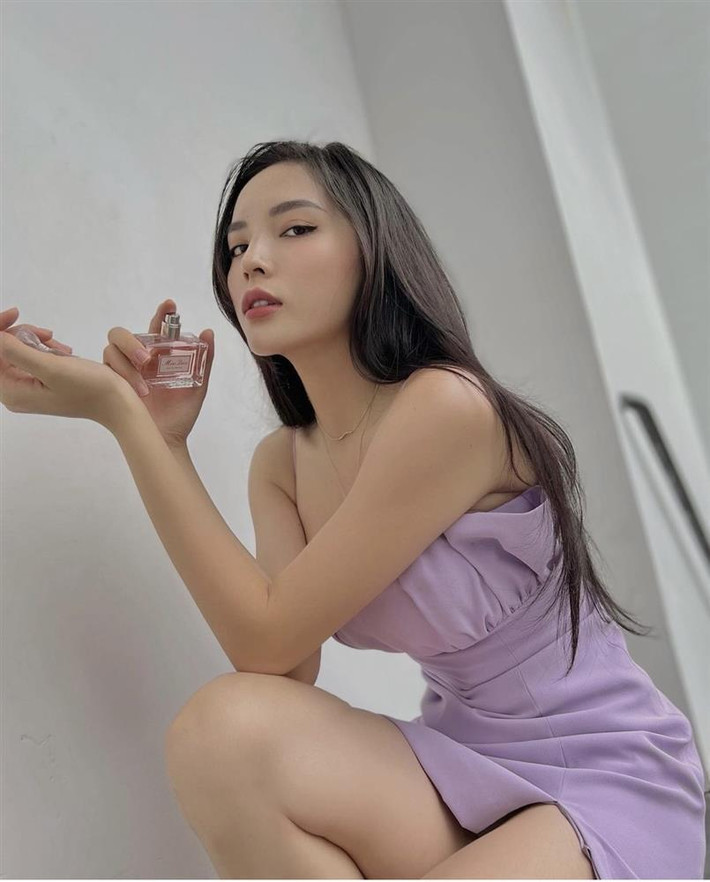 Hiếm hoi lắm dân tình mới được thấy một Kỳ Duyên chuẩn "bánh bèo" đến thế. Liệu có phải người đẹp đang từng bước thay đổi hình tượng để tham dự một cuộc thi sắc đẹp?