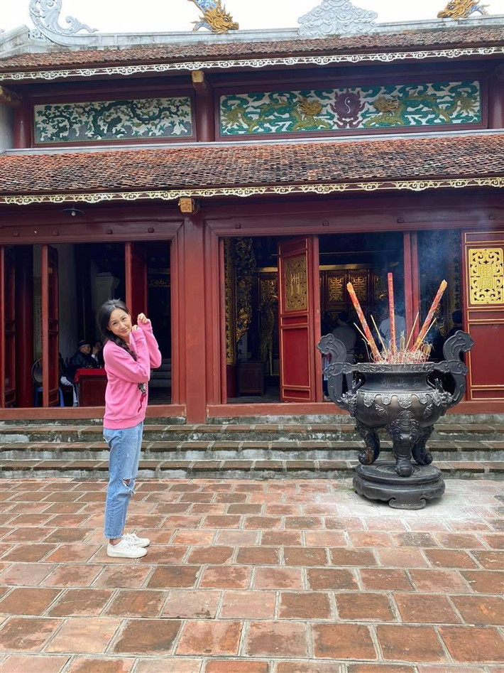 ã ngoài 30 nên Mai Phương Thúy rất ưu ái quần jeans rách vì mặc lên "xì tin xì khói" thôi rồi.