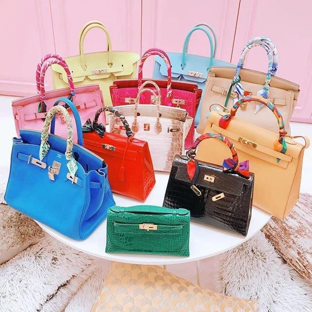 Còn về bộ sưu tập túi Hermès cô cũng chẳng kém cạnh bất cứ mỹ nhân nào.