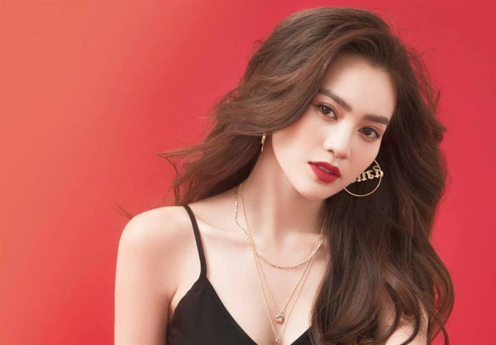 Còn với 2 thành viên nữ là Ninh Dương Lan Ngọc và Thúy Ngân, Karik tạm thời "ém hàng" và công bố đến chiều nay sẽ mang ra "xử".