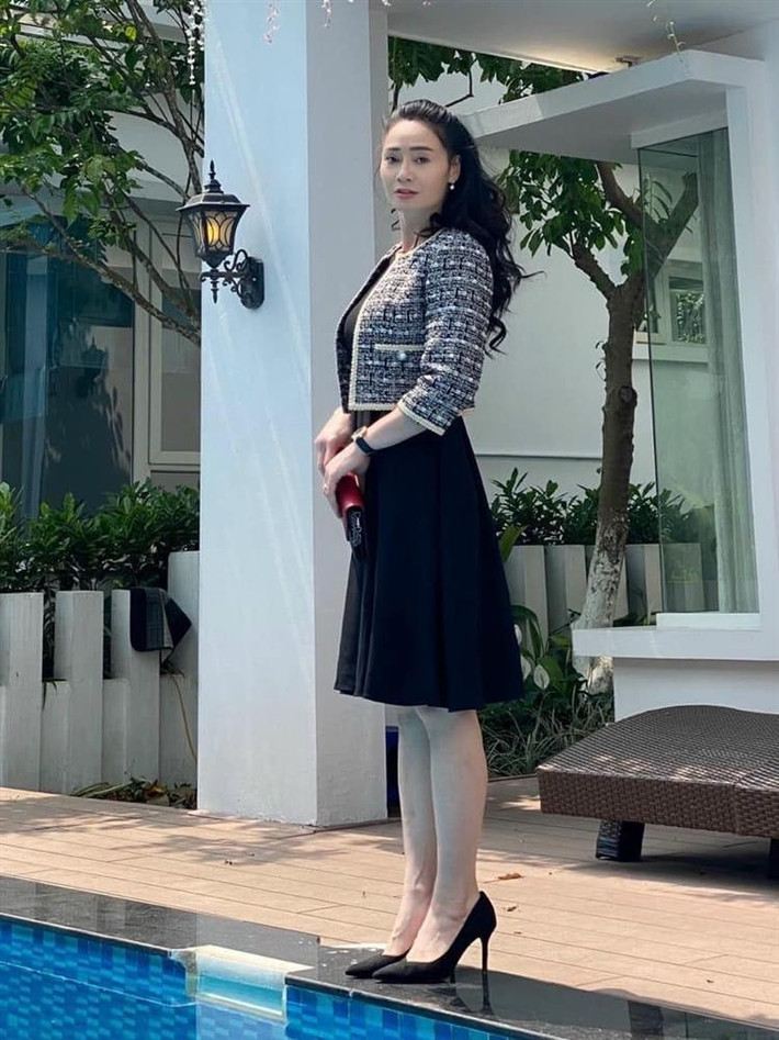 Khi cần, bà Xuân vẫn chọn những bộ đồ nền nã, quý phái được ngay.
