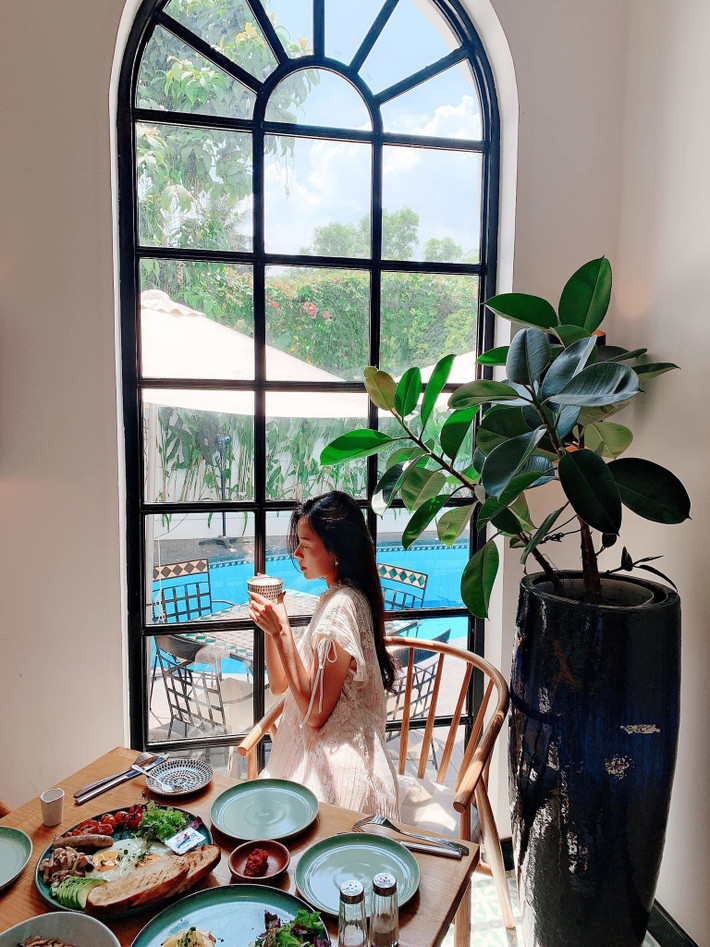 Theo Midu, các lý do vui như: đất để càng lâu càng lời, chồng thì ngược lại; nhà đất trên giấy tờ là của mình nhưng chồng có thể thuộc về người khác;... Dù vậy, cô vẫn khẳng định: "Nếu gặp đúng người thì lấy chồng lúc nào cũng được".