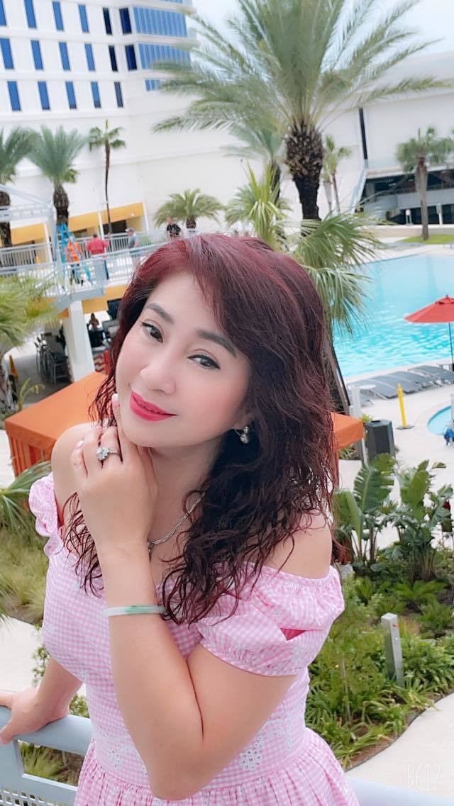 Nhan sắc Thoại Mỹ tuổi 52.