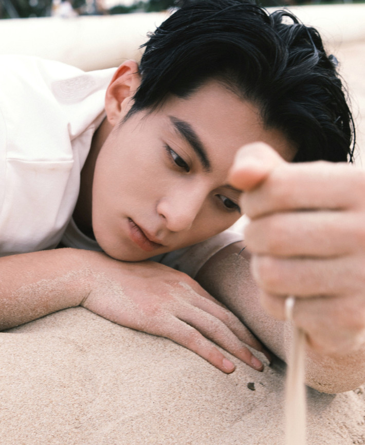 Mới đây, danh sách các ngôi sao trẻ tiềm năng trong showbiz Hoa ngữ được bình chọn trên Weibo. Trong đó, những cái tên được người xem đặt kỳ vọng là Vương Hạc Đệ, Lâm Nhất, Trương Lăng Hách, Trần Triết Viễn, Tống Uy Long, Vương An Vũ, Trương Vãn Ý, Đặng Vi, Lý Quân Duệ.