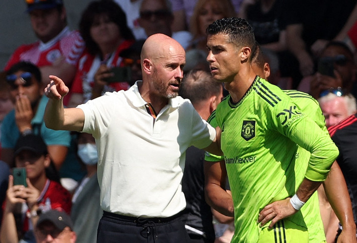 Cựu sao Juventus chỉ mới đá chính 1 trong 4 trận gần nhất ở Premier League mùa này, đó là trong thất bại 0-4 trước Brentford. Khi Ten Hag cất Ronaldo lên ghế dự bị ở trận gặp Liverpool, "Quỷ đỏ" thắng 2-1. Ronaldo khó lấy lại vị trí chính thức nếu MU tiếp tục chơi ổn định như cách họ thắng 3 trận gần nhất ở Premier League.