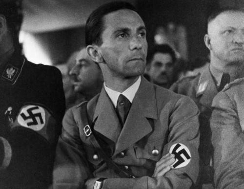 Khi phát xít Đức bại trận, Joseph Goebbels đã cùng với vợ giết chết 6 người con trước khi tự sát năm 1945.