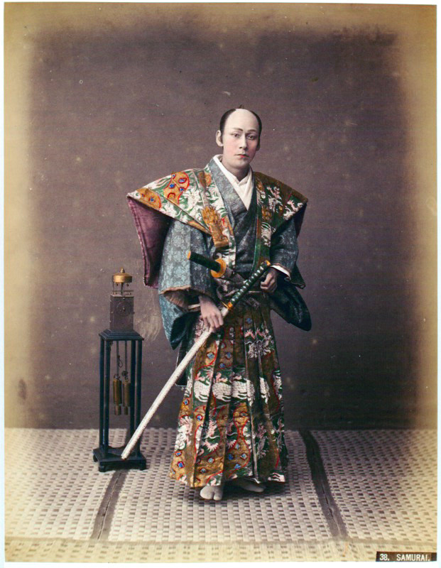 Hình ảnh Samurai Nhật Bản cầm kiếm katana - vũ khí mang tính biểu tượng của các võ sĩ đạo xứ sở hoa anh đào.