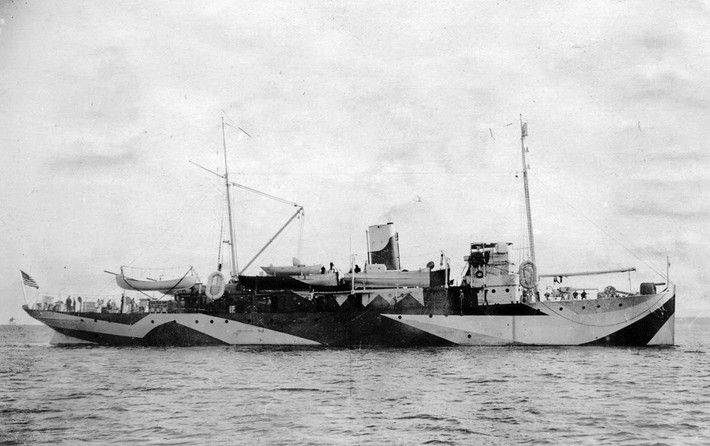 Tàu hậu cần tàu ngầm USS Fulton (AS-1) của Hải quân Mỹ.