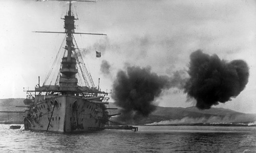 Cuộc chiến trên biển diễn ra ác liệt tại Suvla Bay, Dardanelles, bán đảo Gallipoli hồi tháng 1/1916.