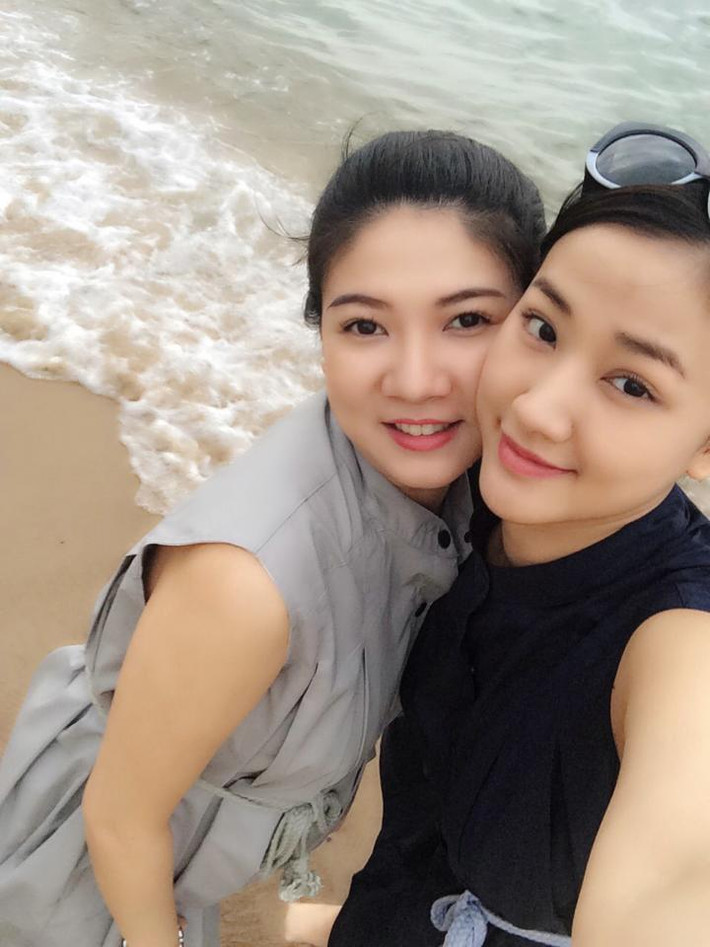 Về chuyện riêng, Maya từng được nhắc đến với cái tên "người tình của Hà Dũng", nhưng hai người nhanh chóng chia tay sau khi cô vào Sài Gòn lập nghiệp. Sau đó, chuyện tình cảm hiếm khi được nữ ca sĩ chia sẻ trên mặt báo. Người đàn ông hiện tại của Maya vẫn nằm trong vòng bí mật, khiến nhiều người không khỏi tò mò.