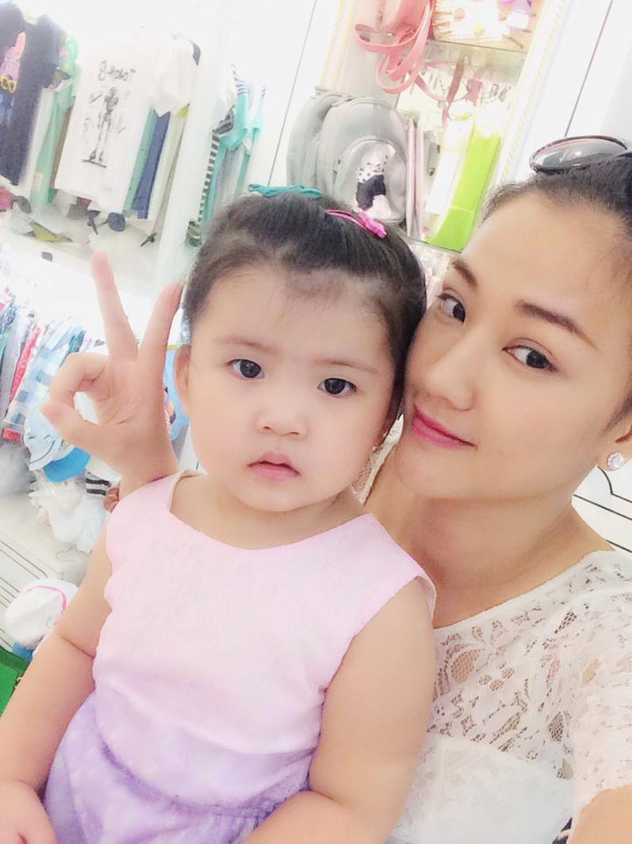 Maya tên thật là Mai Thu Hường, sinh năm 1988 tại Hà Nội. Cô được biết đến với vai trò người mẫu, ca sĩ.